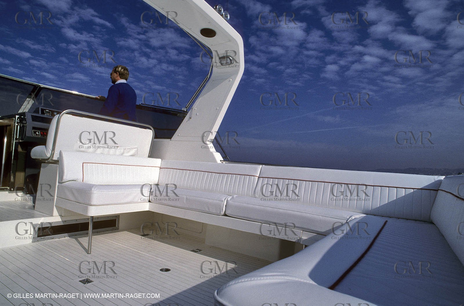 MotorYacht - Inside - Decks