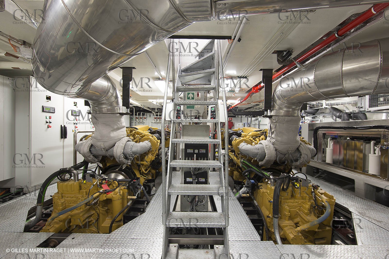 11 09 2014 - la Ciotat (FRA,13) - A bord Al Azzizi, navire de recherche océanographique construit par le chantier H2X, manipulation de matériel de mesure