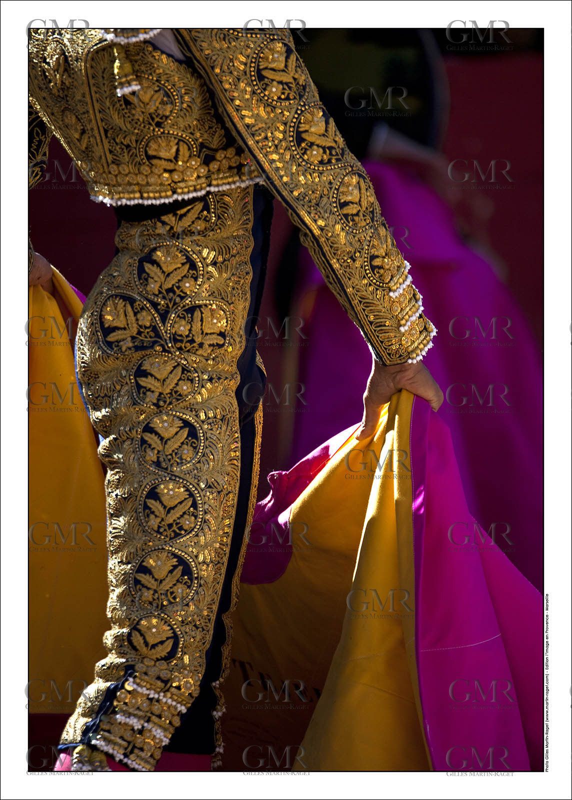 Produit : Tirage photo réalisé par nos soins sur imprimante jet d'encre professionnelle Epson à partir de 8 encres ultrachrome inaltérables (label Digigraphie).Formats au choix : . 30x40 cm. 50x70 cm. 80x120 cm.Choix des papiers :. Papier standard brillant 250 gr., filet noir, marge blanche, tirage non signé. Papier haut de gamme satiné 290 gr. filet noir, marge blanche, tirage vérifié et signé par l'auteur.. Autres supports (canvas, acrylique, dibond) sur demandeConditionnement : tube cylindrique renforcé.Options pour l'expédition : . colissimo + dépôt boîte aux lettres (France uniquement). Colissimo avec signature à réception. Transporteur express (2 jours ouvrés) avec signature à réceptionCliquez sur caddie pour sélectionner votre formule et démarrer la procédure de commande en ligne