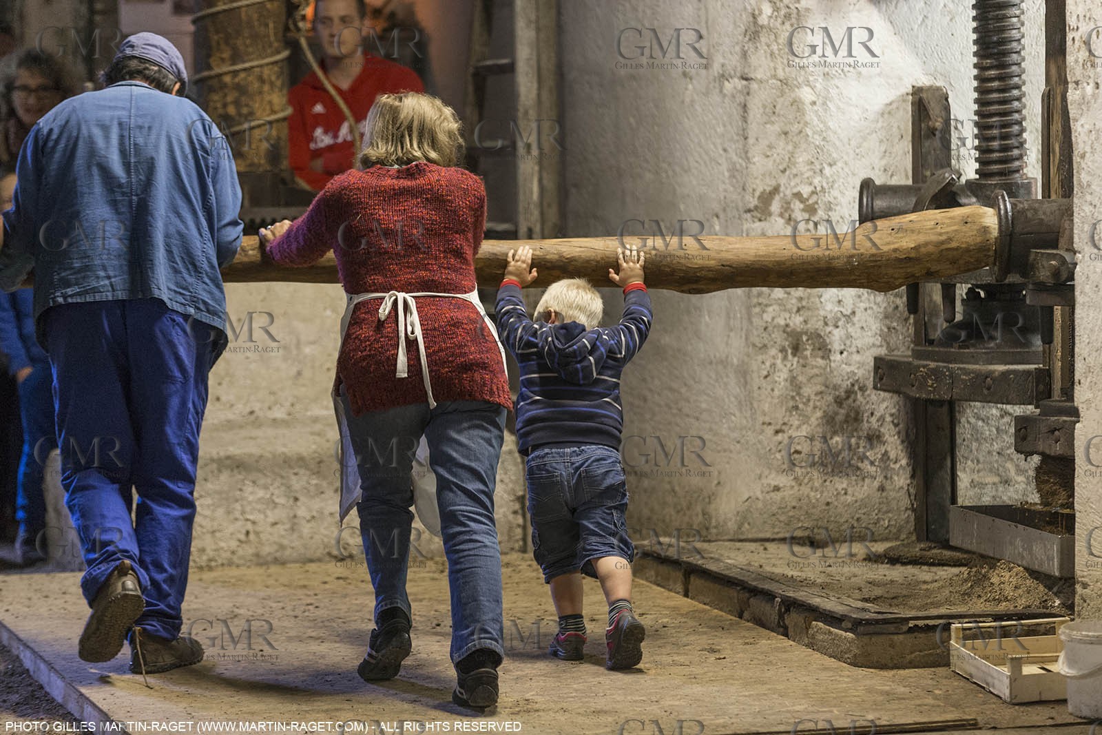 14 11 2015, Saint-Etienne du Grès (FRA,13), fabrication traditionelle de l'huile d'olive au moulin de la Croix
