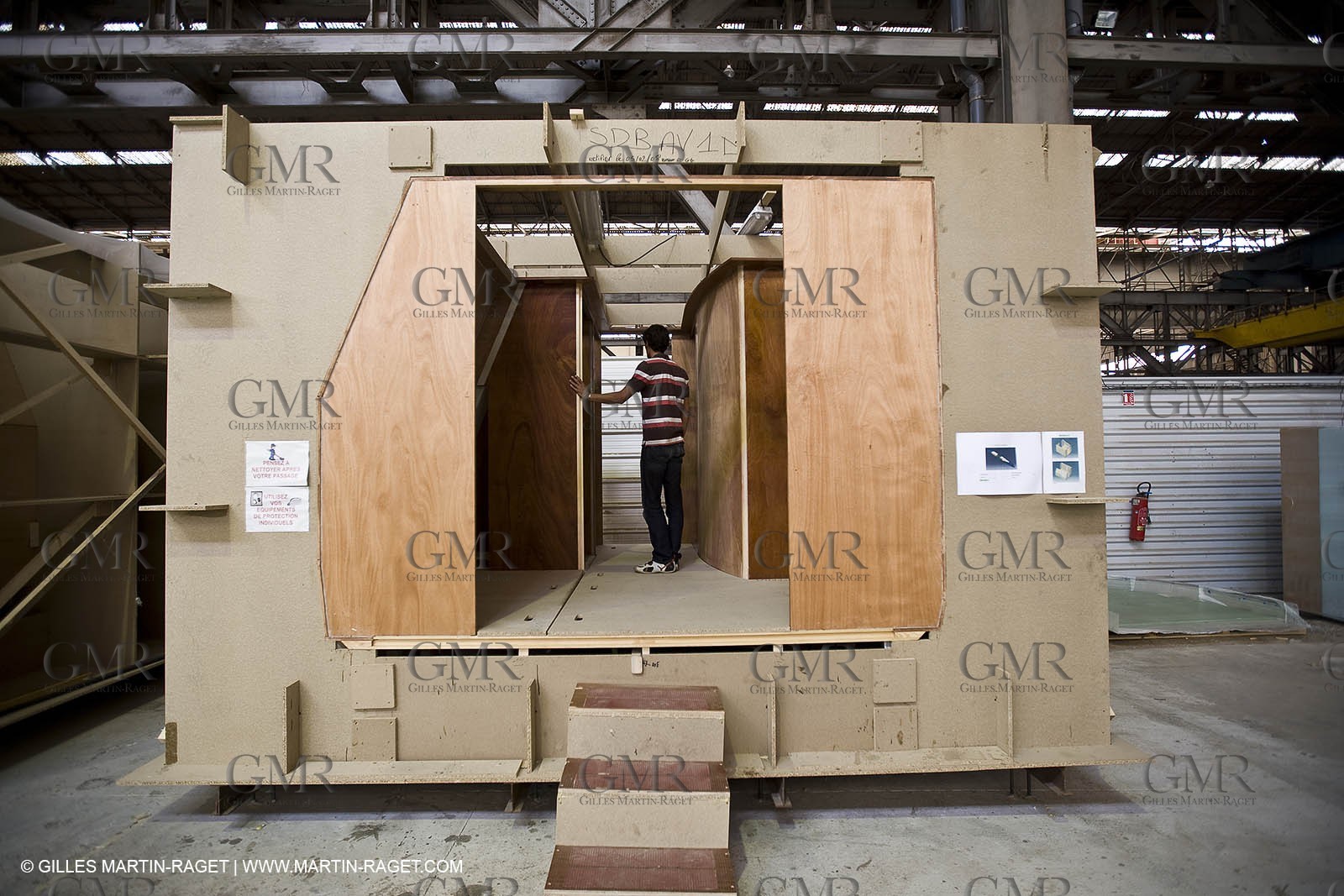 22 01 2008 - La Ciotat (FRA, 13) - Construction of cruising catamaran Nahema at H2X boatyard -modules lamination