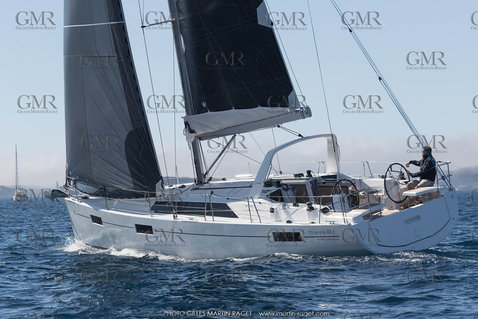 04 07 3017; Les EMbiez (FRA; 83) - Chantier Beneteau; Oceanis 41.1