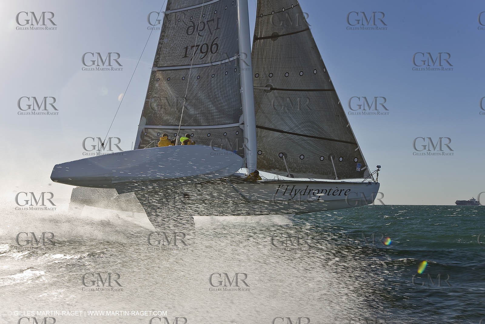 07 04 08 - France - Port Saint Louis du Rhone - Hydroptere - Training