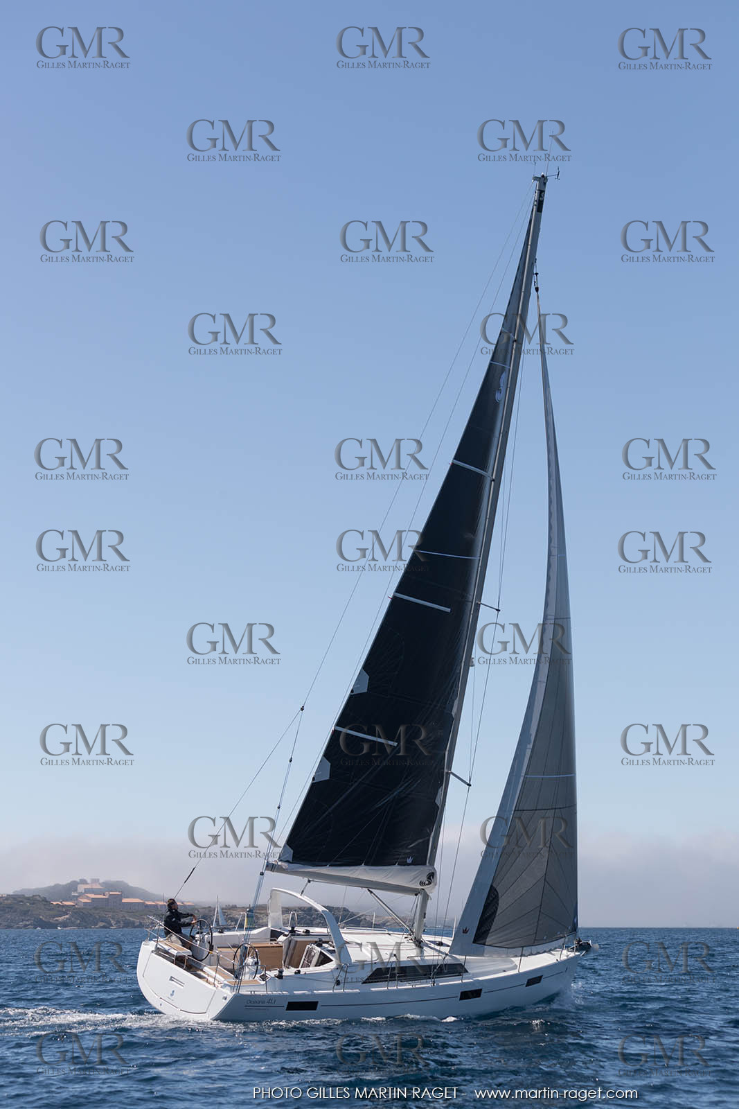 04 07 3017; Les EMbiez (FRA; 83) - Chantier Beneteau; Oceanis 41.1