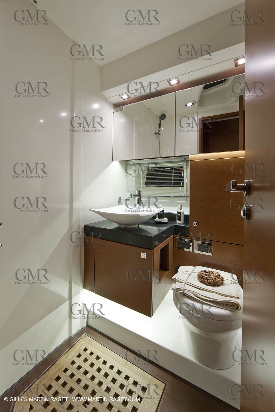 12 09 2009 - Cannes (FRA,06) - Chantier Jeanneau - Prestige 60