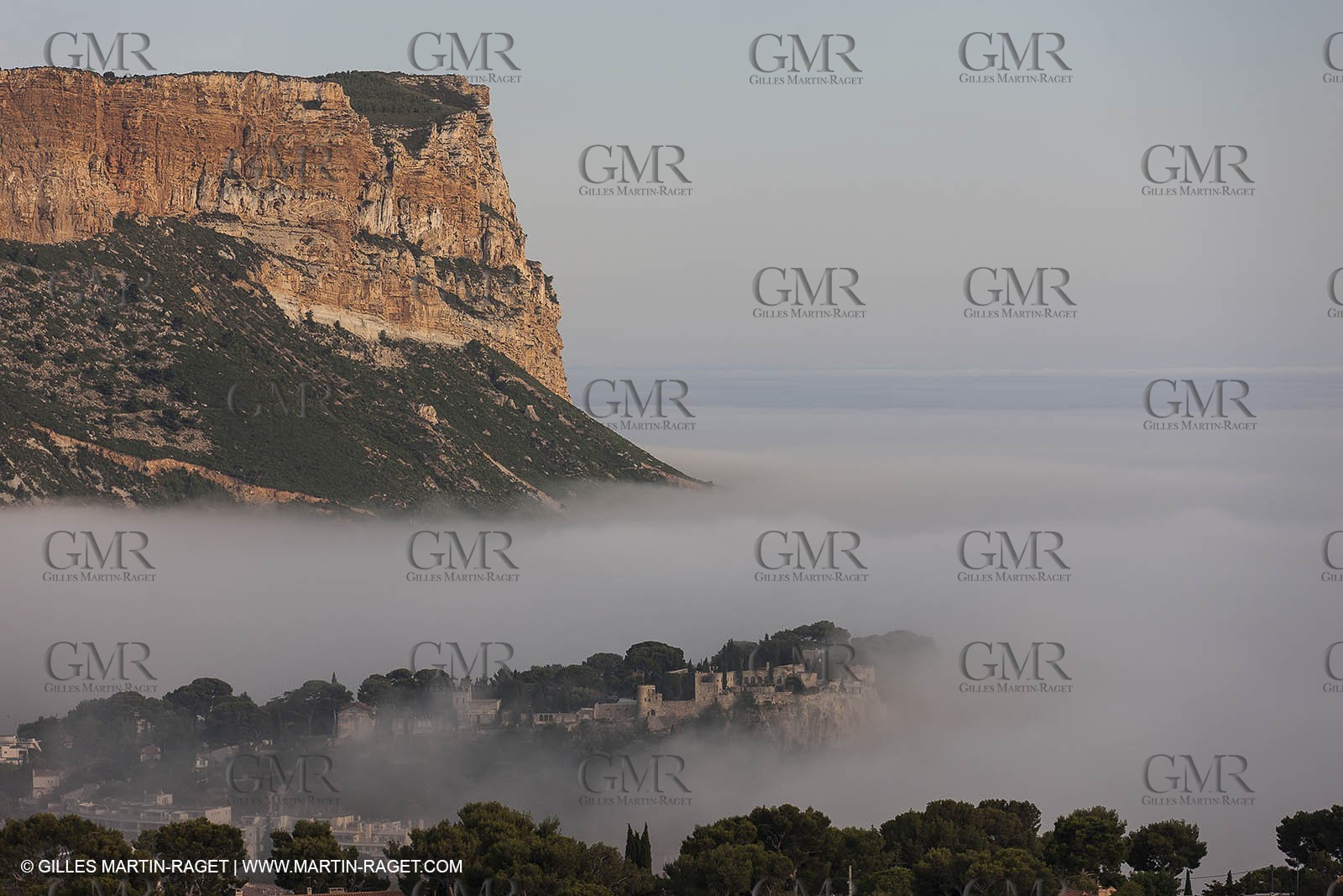 18 07 2012 - Cassis (FRA ) - The Calanques - Unusual foggy conditions