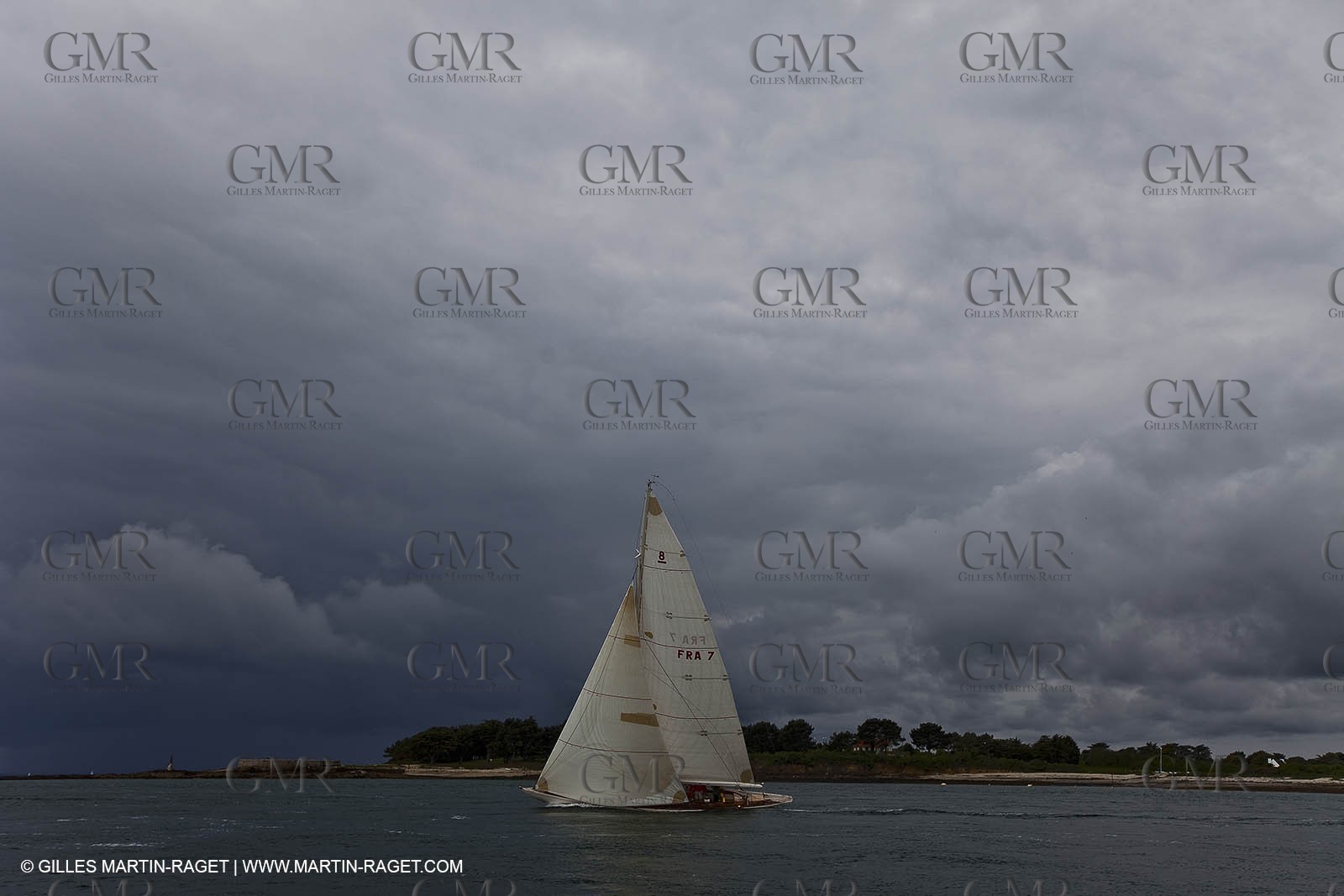 01-05-10 - Le Bono (FRA,56) - Regate Classique - 8m J