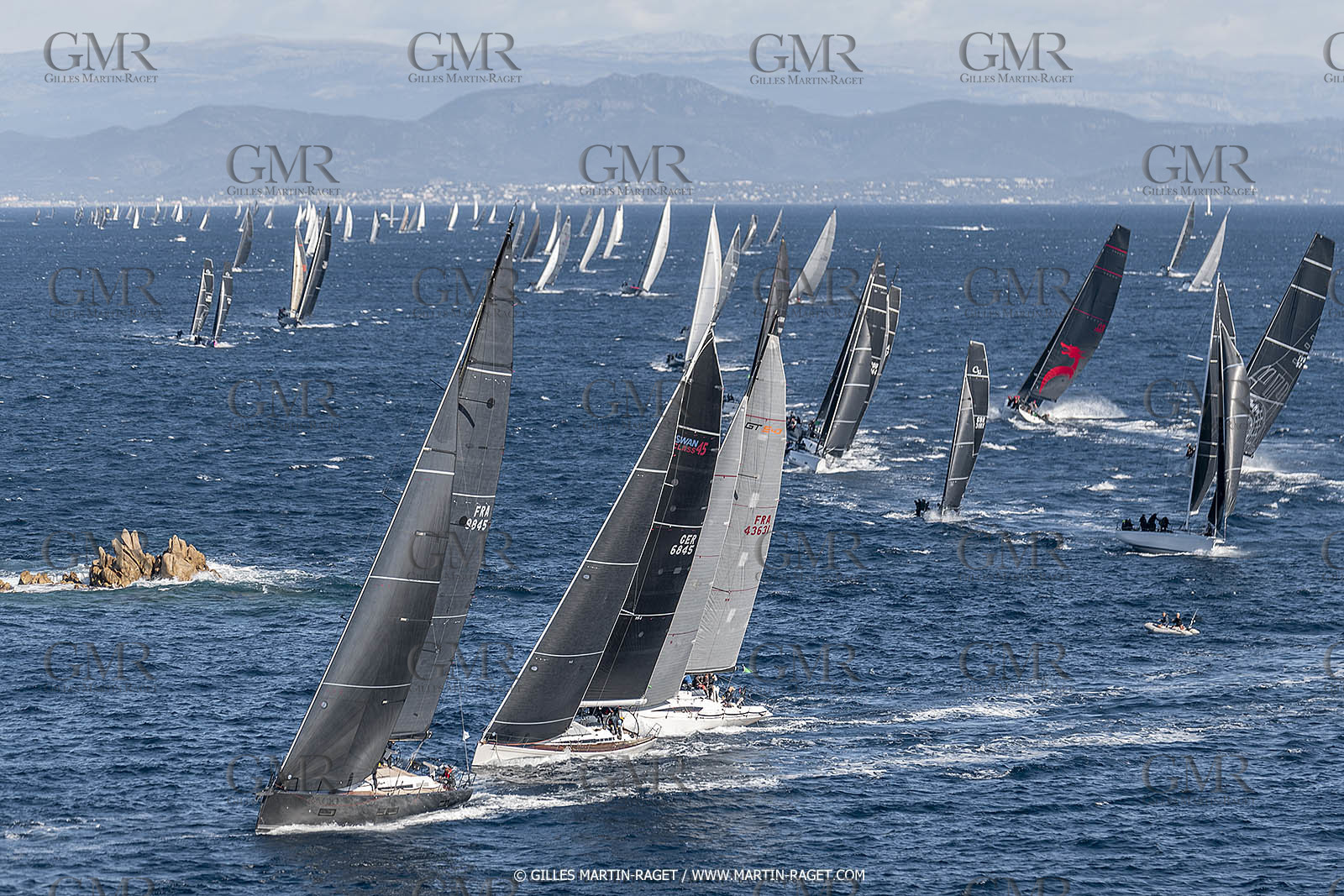 28 09 2022? Saint-Tropez,(FRA,83), Les Voiles de Saint-Tropez 2022 Régate N° 2 poup les modernes, navigation libre pour les grandes goélettes
