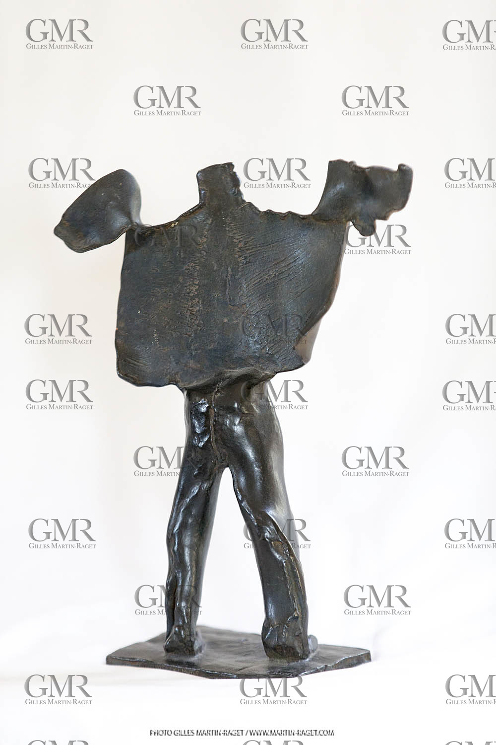 06 03 2016, Marseille, (FRA,13), Oeuvre de Germaine Richier, Homme de la nuit n°1 1954, Bronze patiné foncé, Numéroté 8 8, Fondeur L. Thinot, Paris, 27,5 x 20,4 x 9 cm, Collection particulière