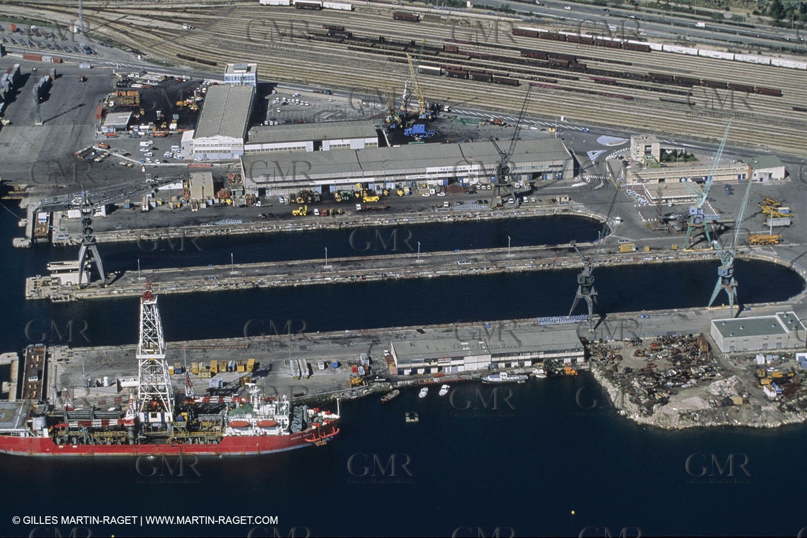 Monde maritime, opérations porturaires, ports, manoeuvres, marine world, harbour operations, maritime shipping,