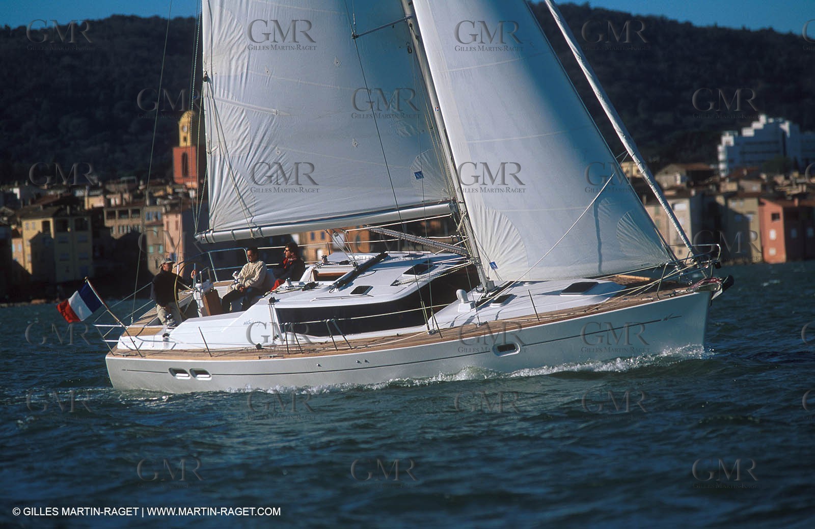 Crusing monohull sailing