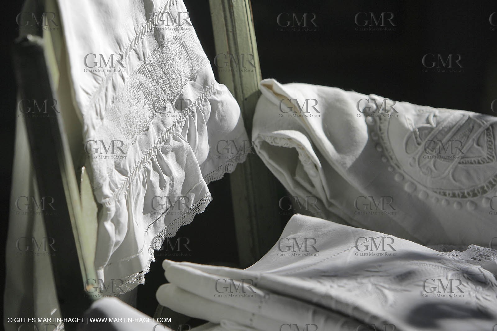 Vallon raget, nice household linen