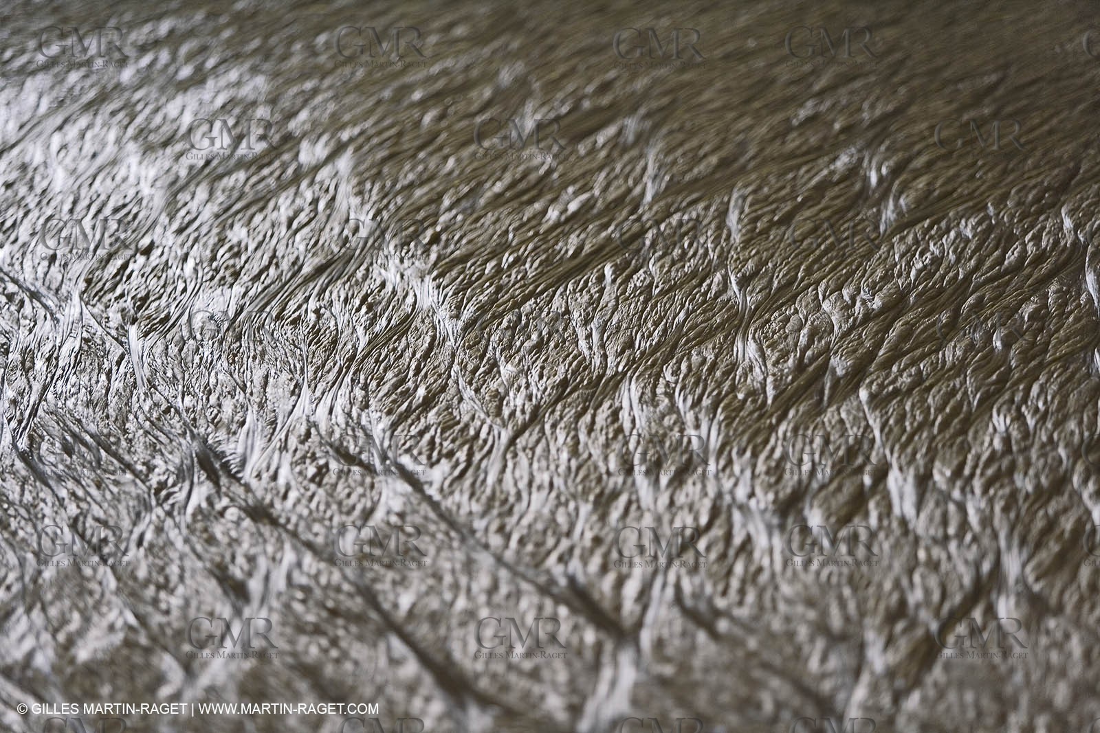 01 02 2007 - Salon de Provence - Fabrication traditionelle du savon de Marseille aux savonneries Marius Fabre - couche supérieure de la pâte à savon avant surfaçage**01 02 2007 - Salon de Provence - Traditional soap of Marseille making at Marius Fabre soap maker - uppper level of the soap past before equalization