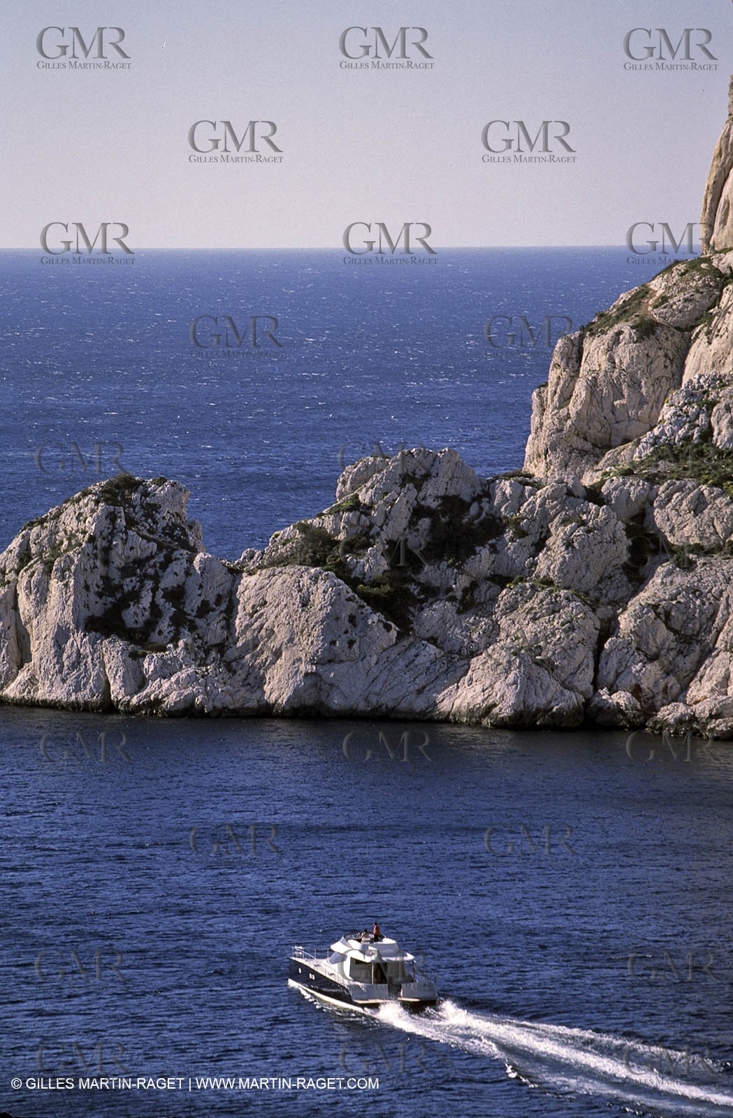 Bateau à Moteur en Route