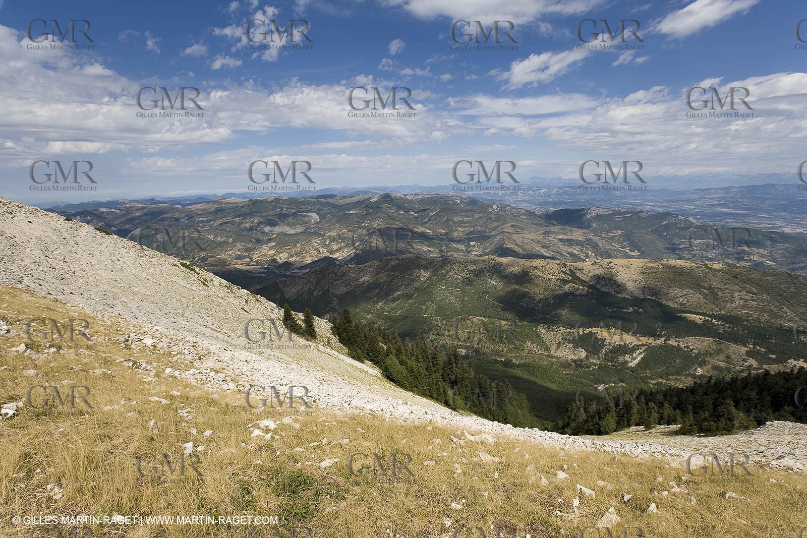19 08 07 - Higher Provence, landscapes as seen from top of Mount Lure (FRA, 04)