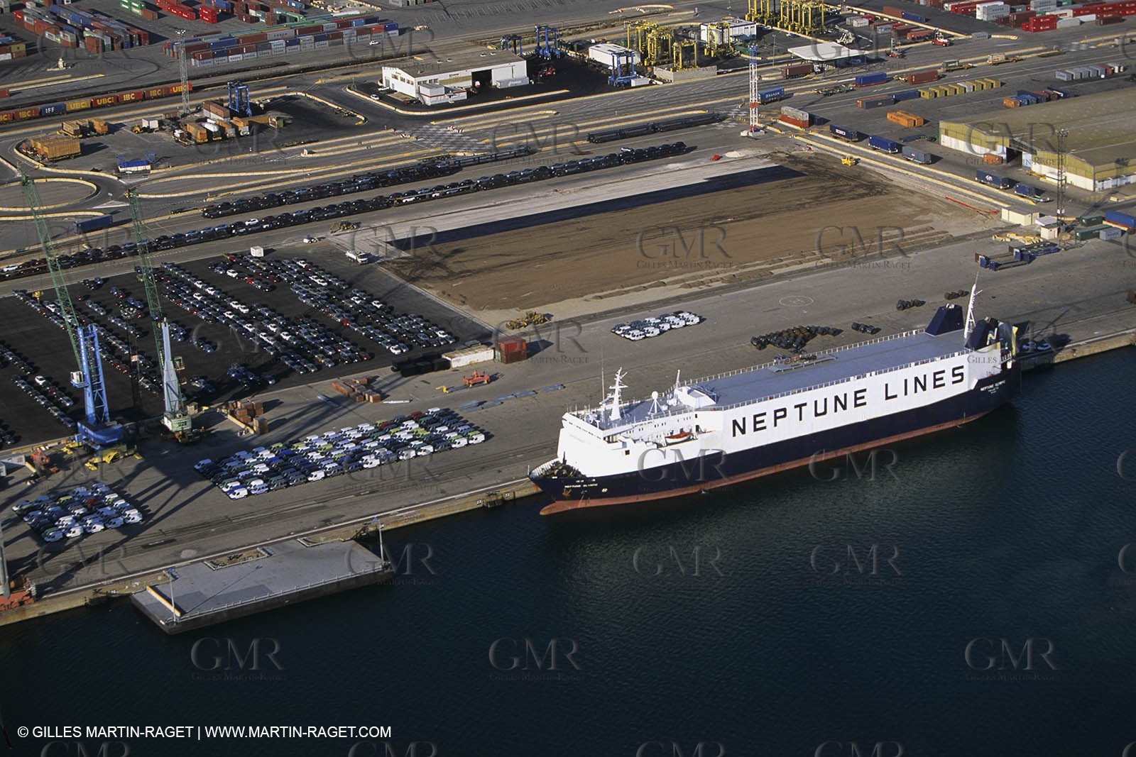 Golfe de Fos (FRA,13) - Marseille-Fos commercial harbour, ore terminal