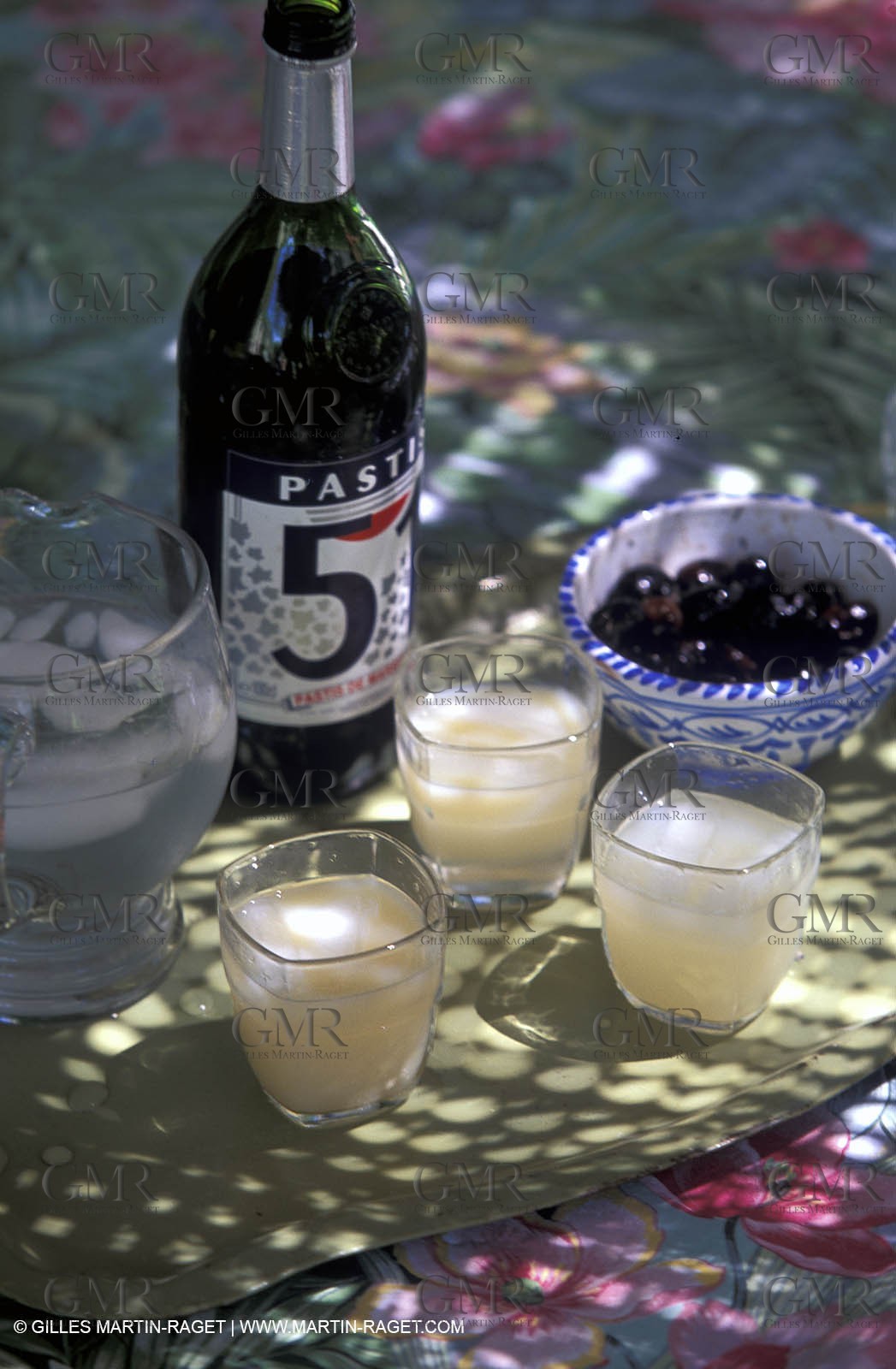 Pastis and olives