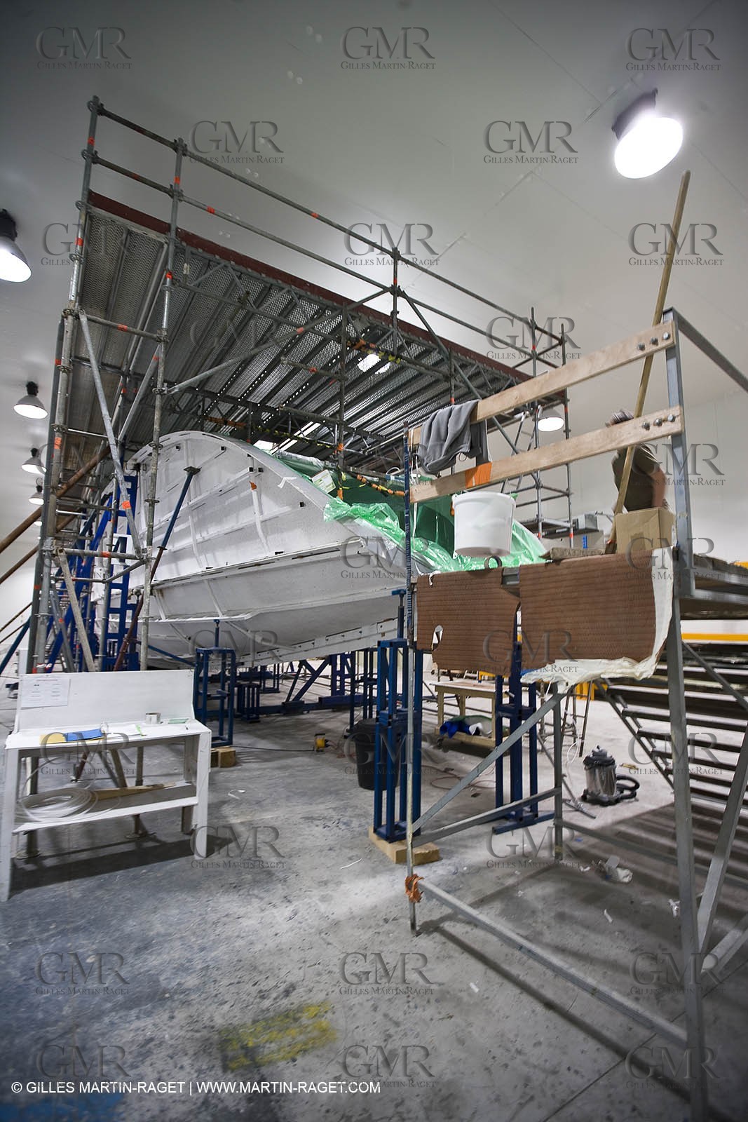 22 01 2008 - La Ciotat (FRA, 13) - Construction of cruising catamaran Nahema at H2X boatyard -modules lamination