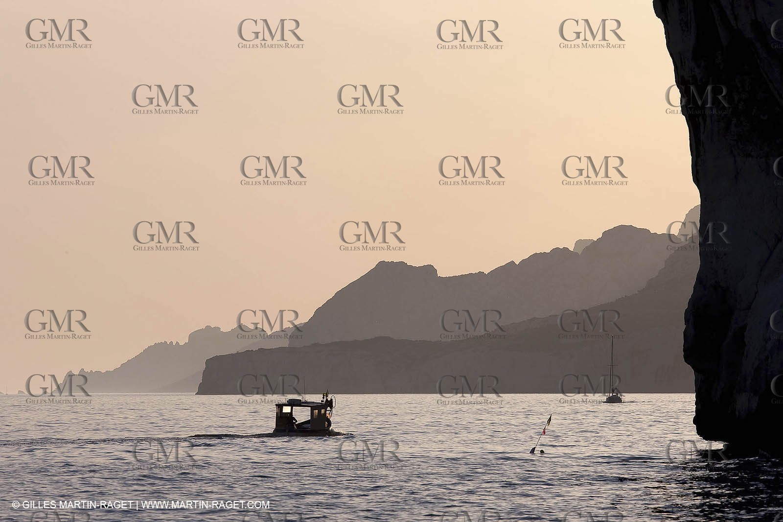 06 05 2009 - Marseille (FRA, 13) - Les Calanques - Au pied des falaises de Castelviel