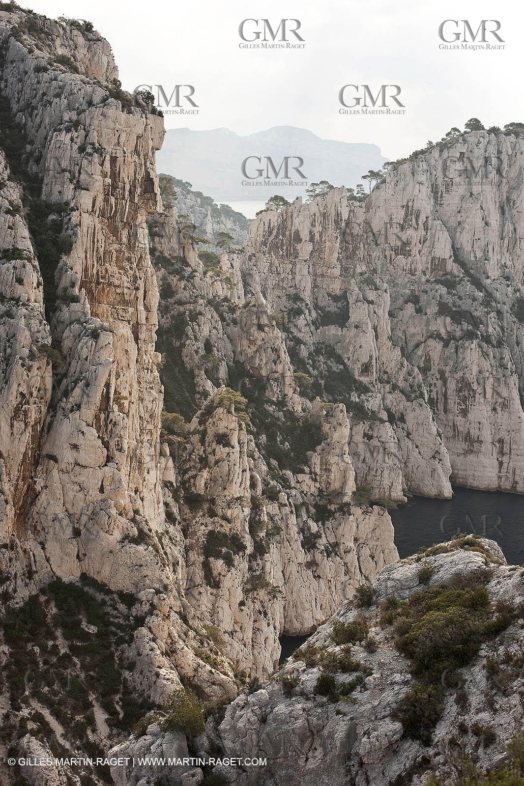 20 03 2009 - Marseille (FRA, 13) - Les Calanques - l'Oule clifs and brèche de Castelviel