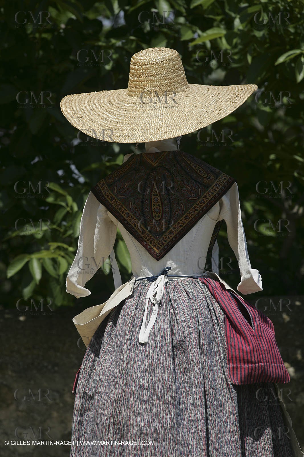 May 2004 - La Tour d'Aigues (FRA, 84) - Old costumes for women of the South exhibition