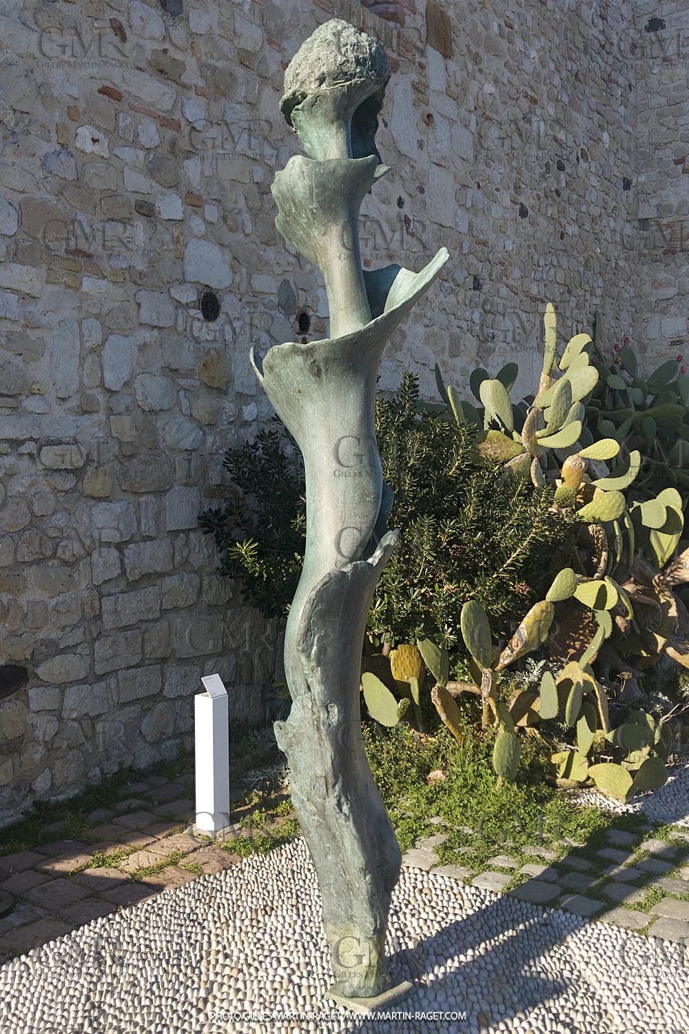 Oeuvre de Germaine Richier, La Spirale, 1957, au musée Picasso d'Antibes, Bronze patiné foncé, 315 x 58 x 60 cm