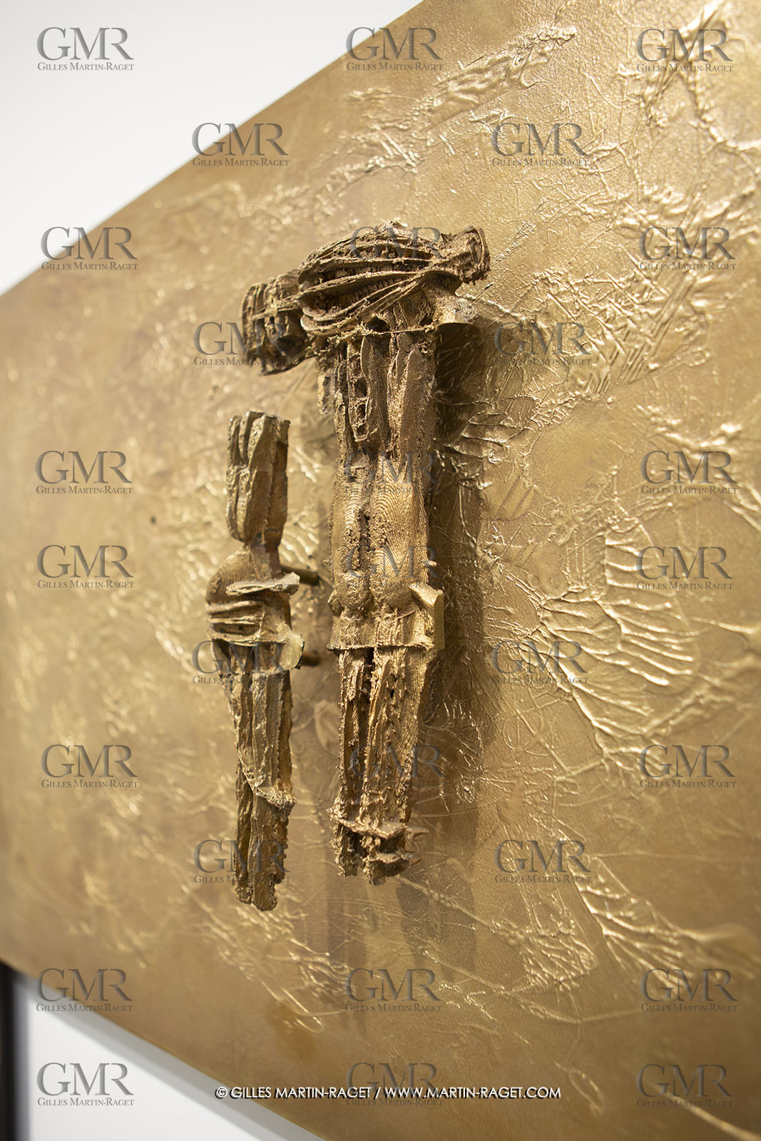 30 10 2023, Montpellier (FRA), oeuvre de Germaine Richier, Exposition Centre Pompidou - Musée Fabre 2023, La Porte de bronze 1955, Bronze naturel nettoyé, Mièce unique, Fondeur L.Thinot, Paris, 98,5 x 128,3 x 5,9 cm, Collection particulière