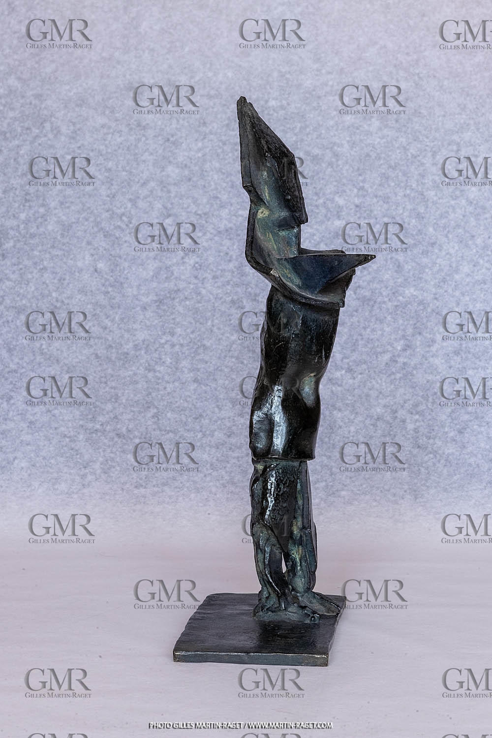 08 01 2023, Marseille (FRA), Oeuvre de Germaine Richier, Guerrier n° 3 1953, Bronze patiné foncé, Epreuve d'exposition, Fondeur : L.Thinot, Paris, 31 x 16 x 11 cm, Collection particulière