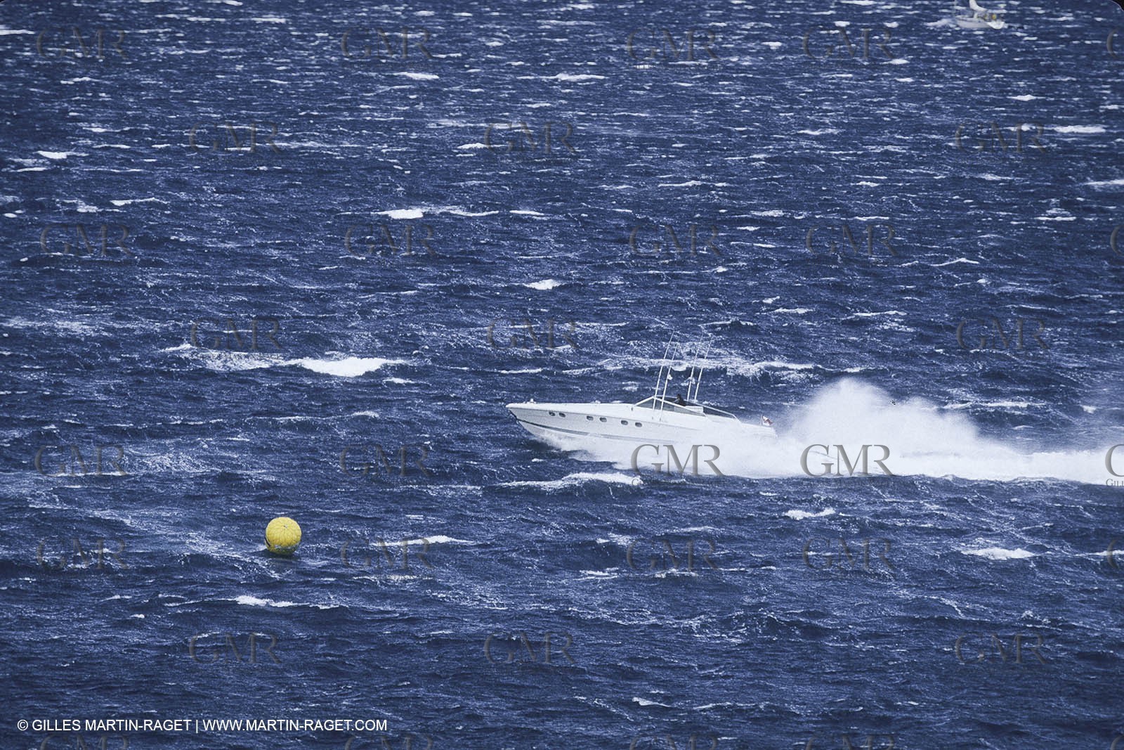 Powerboating, cruising