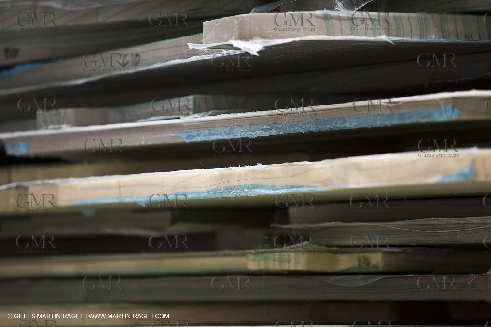 22 01 2008 - La Ciotat (FRA, 13) - Construction of cruising catamaran Nahema at H2X boatyard -modules lamination