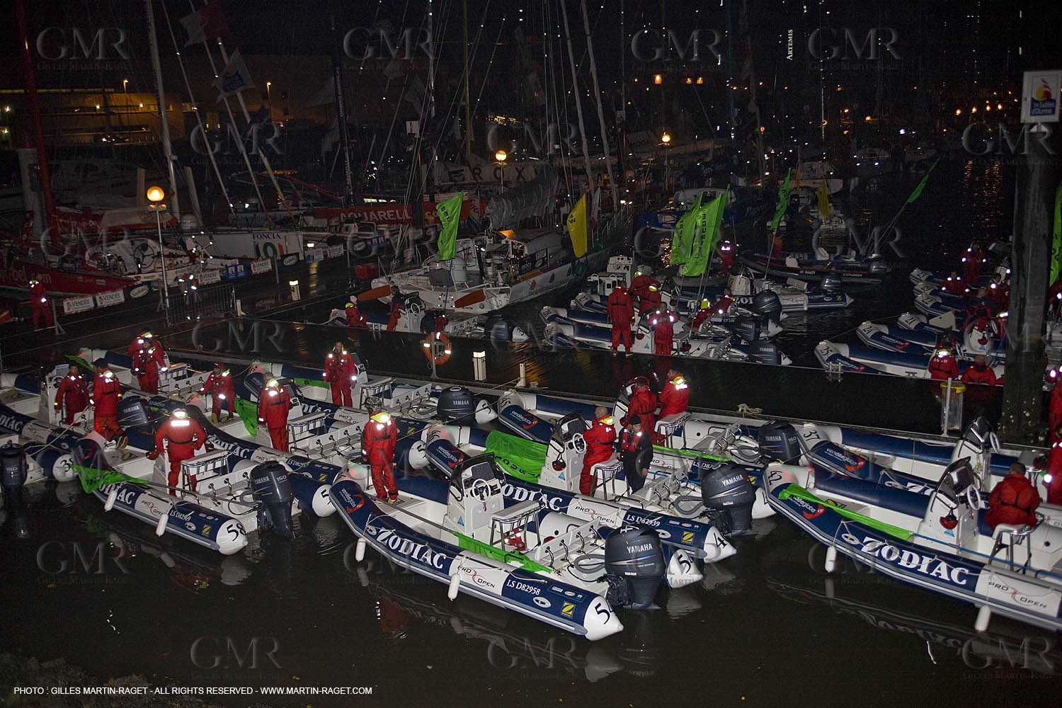 03 11 2008 - Les Sables d'Olonne (FRA,85) - Vendée Globe 2008 - Dockside ambiances - last moments with friends and family before the start