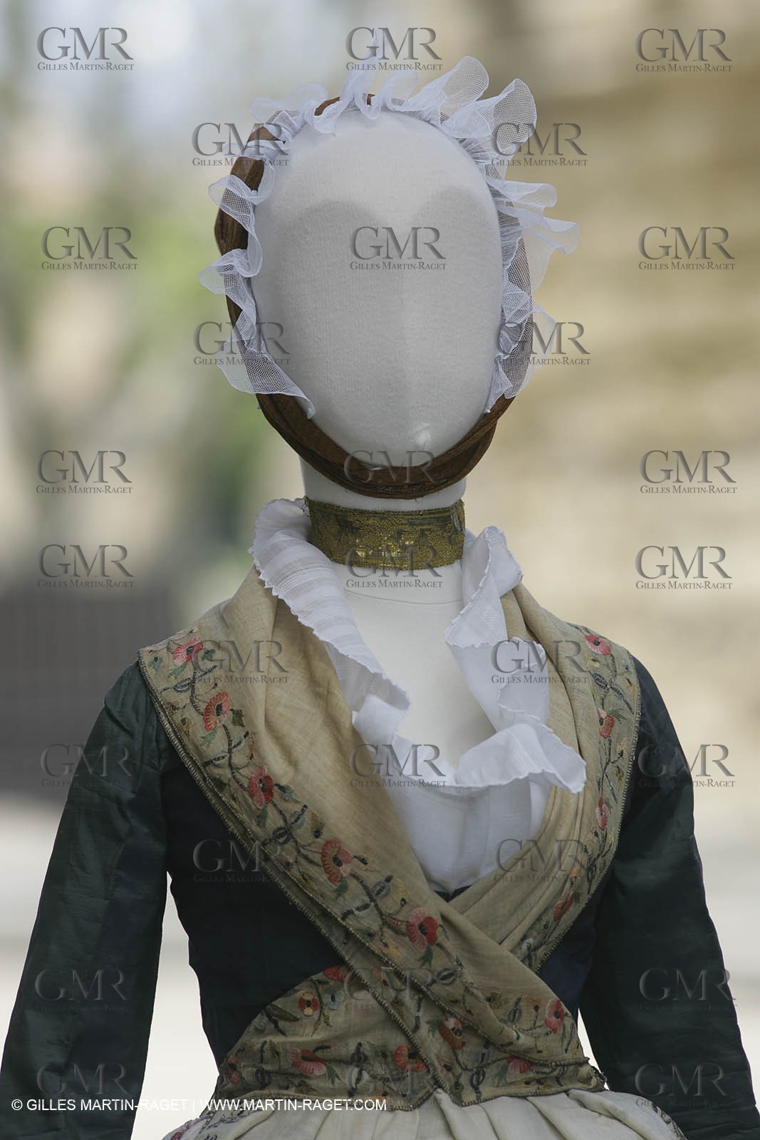 May 2004 - La Tour d'Aigues (FRA, 84) - Old costumes for women of the South exhibition