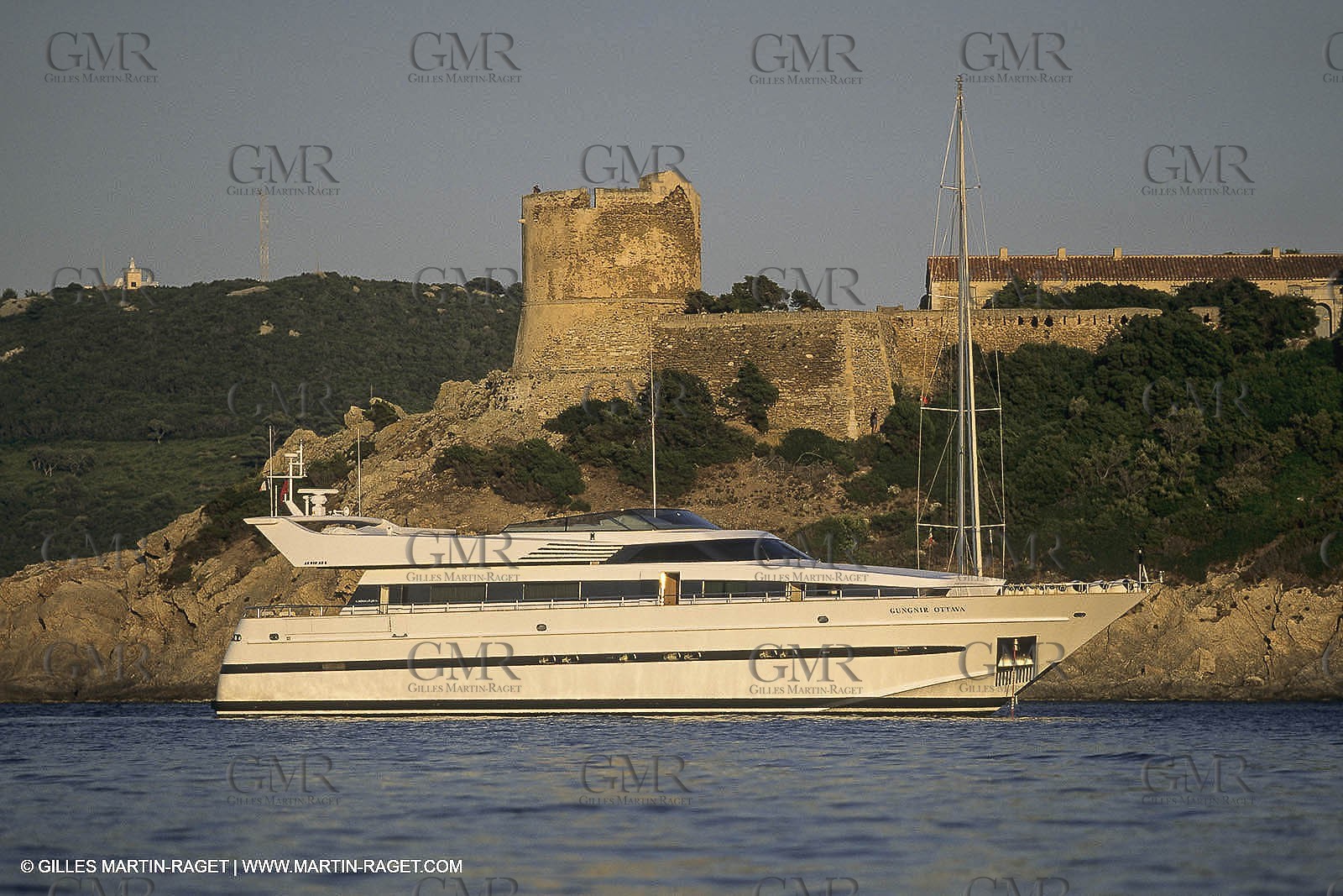 Powerboating, super Yachts