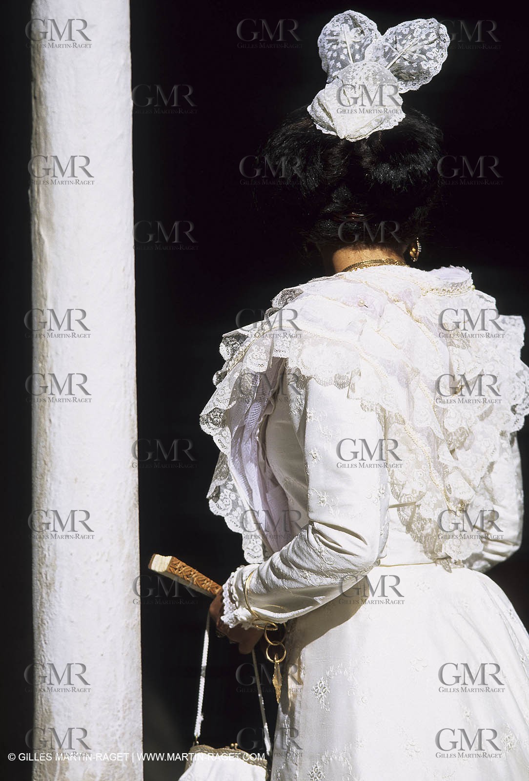 Women of Arles in traditional costume