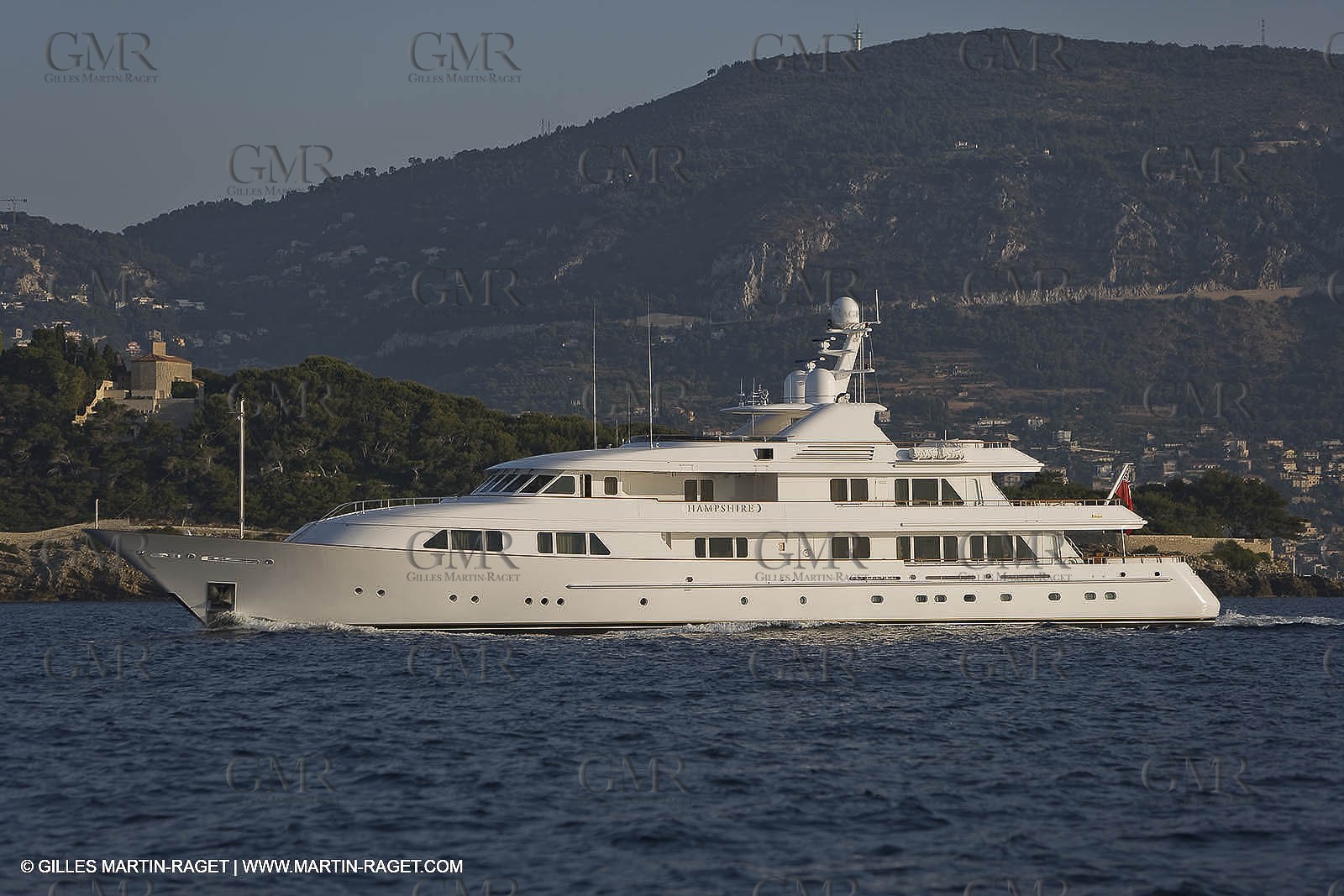 28 07 2007 - St Jean Cap Ferrat - SuperYachts - Motor Yachts - Hampshire