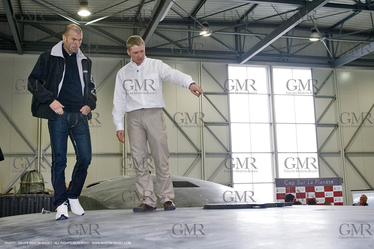 23 01 2007 - Vannes (FRA) - Soccer champion Zinedine Zidane take a visit at Multiplast boatyard where is built GENERALI, the next IMOCA monohull of french sailor Yann Eliès