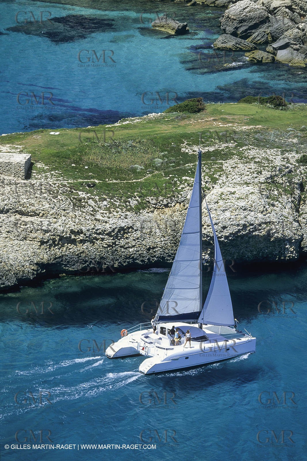 Sailing, cruising, multihull under sail