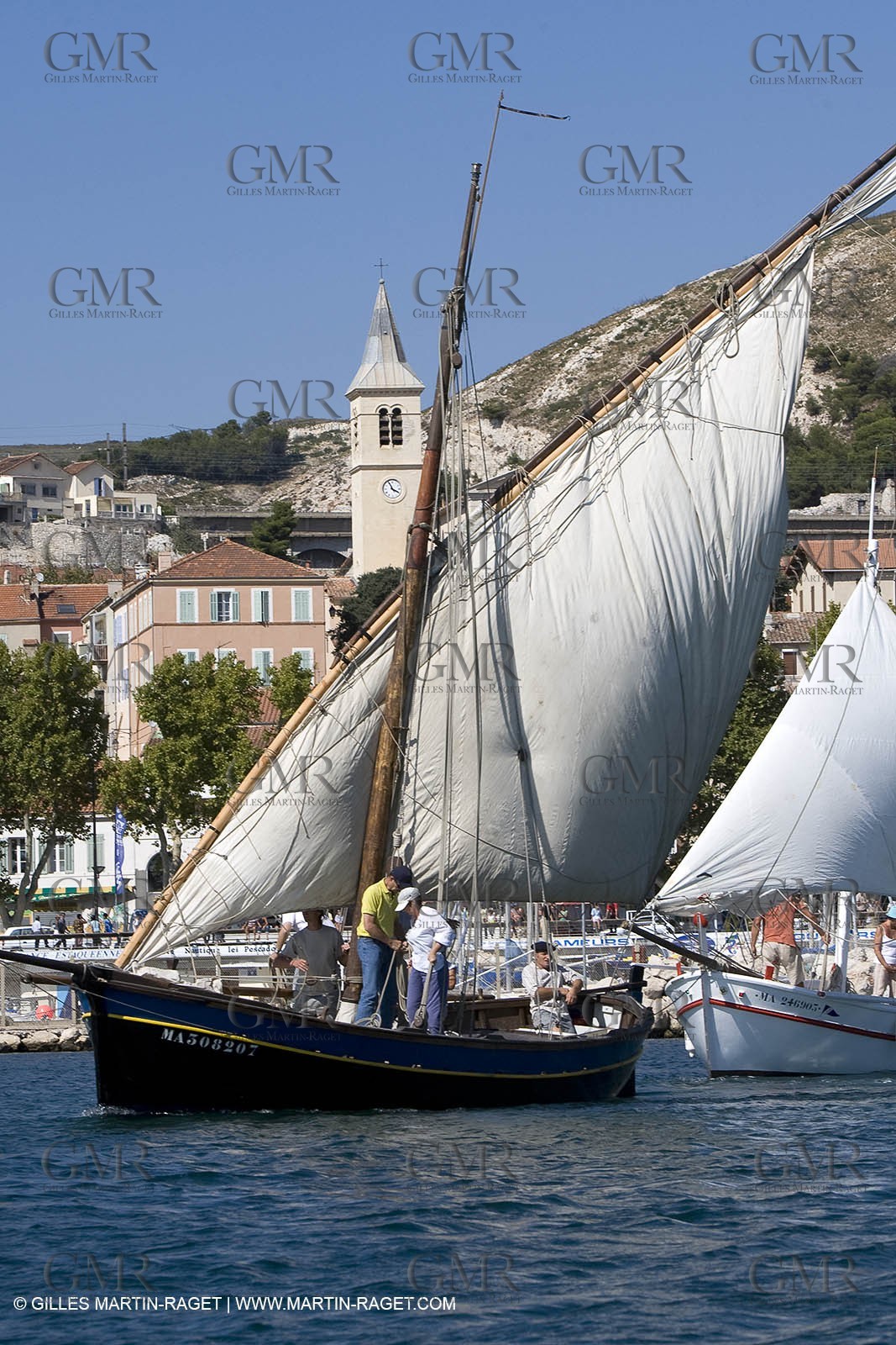 1 09 2007 - Marseille (FRA, 13) - Latin rigs in l'Estaque (Marseille north bay village)