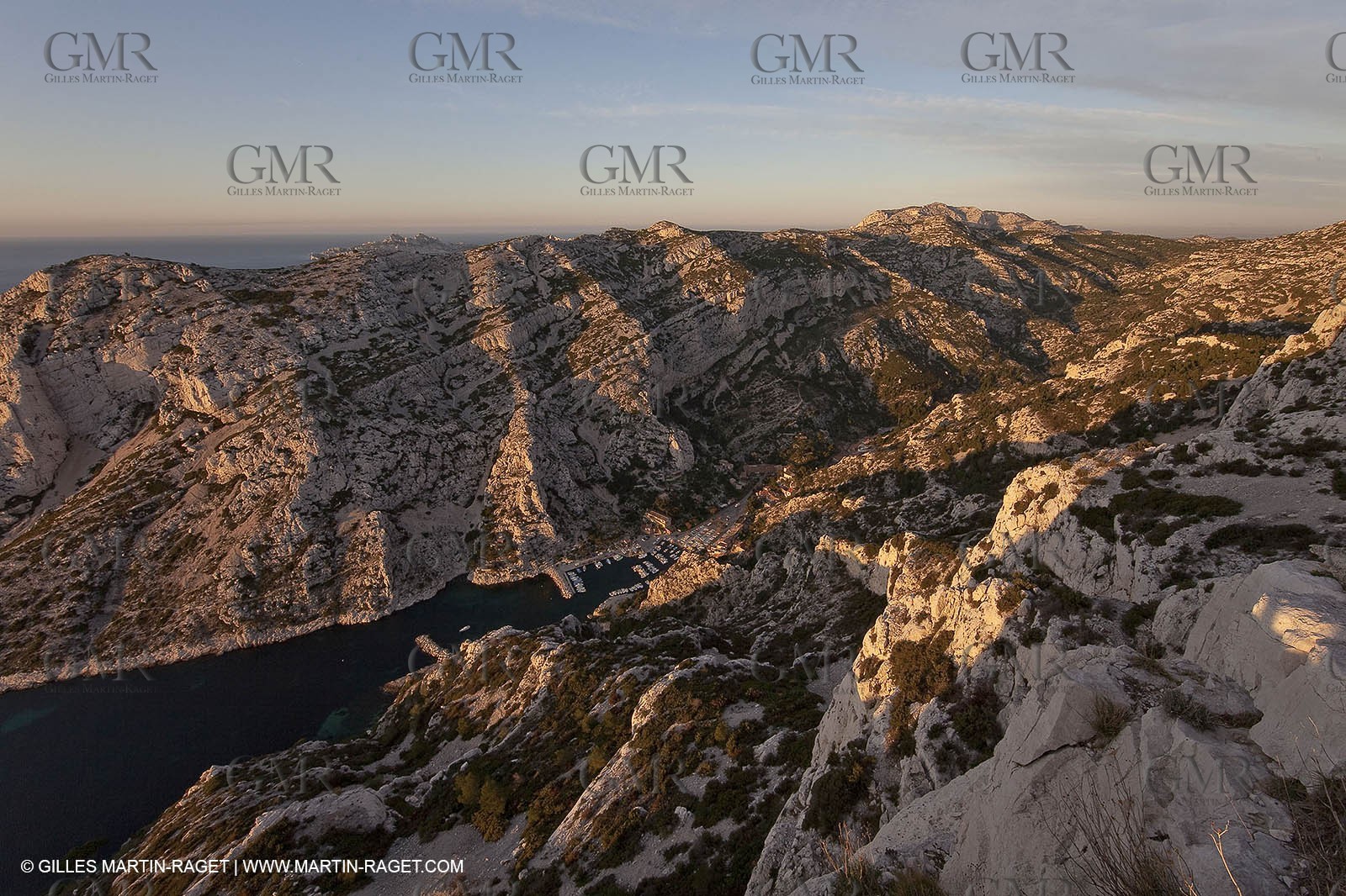 Décembre 2009 - Marseille (FRA) - Les Calanques - Morgiou vue depuis le Belvédère de Sugiton