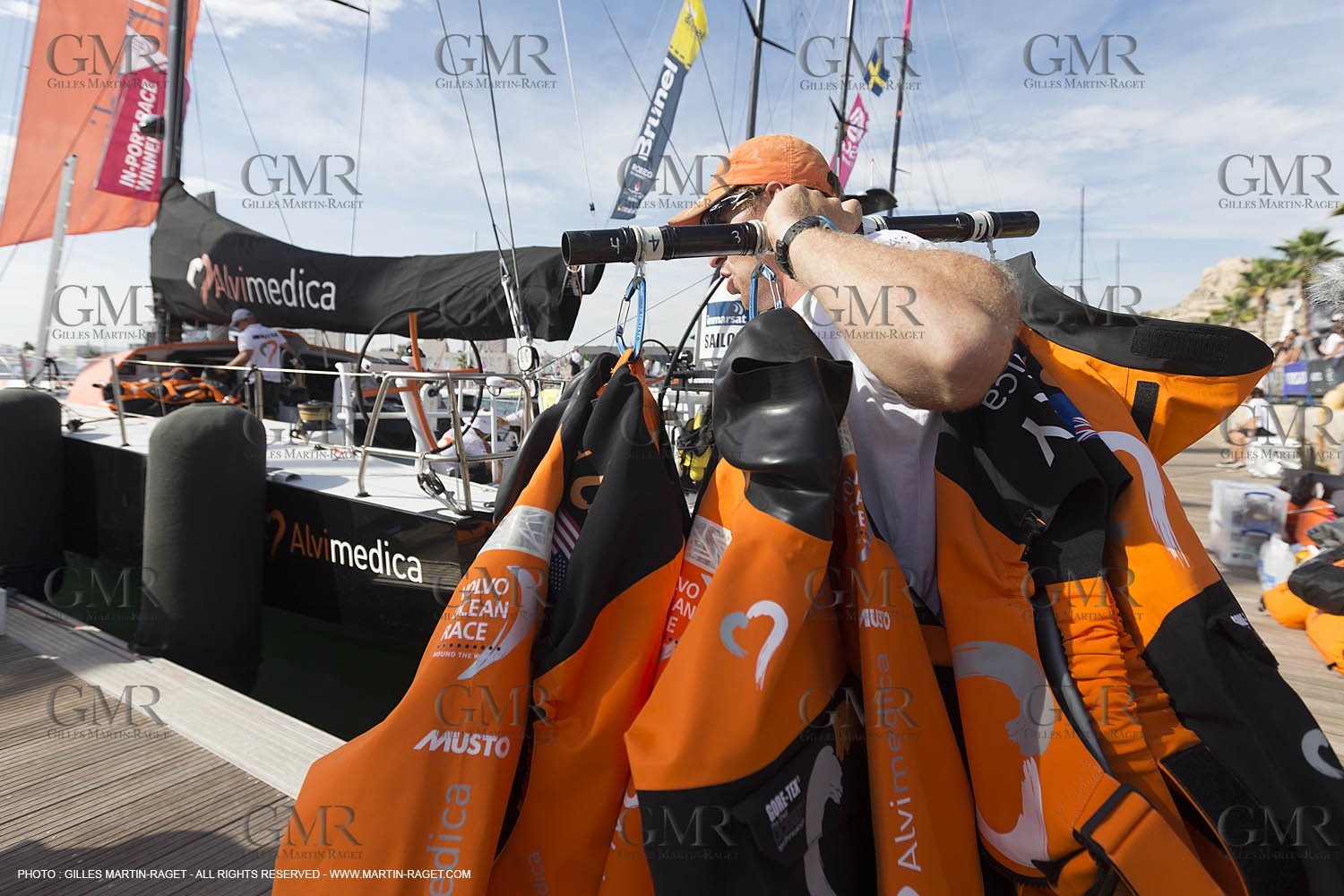 10 10 2014, Alicante (ESP), Volvo Ocean Race 2014-15, Team Alvimedica, final loading