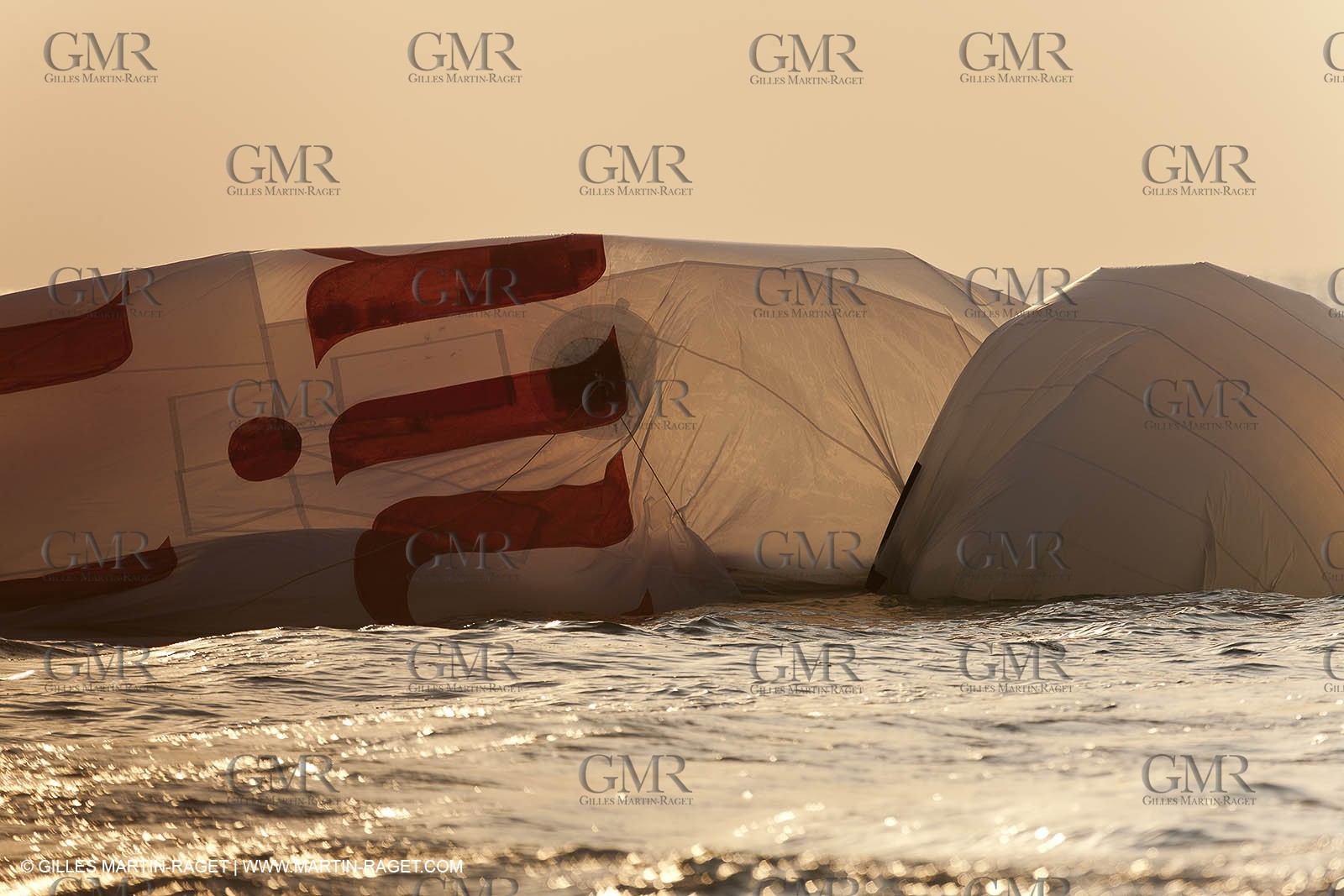 22 11 2010 - Dubai (UAE) - Dubai Louis Vuitton Trophy - Round 2 -  BMW ORACLE Racing Vs Emirates Team New Zealand