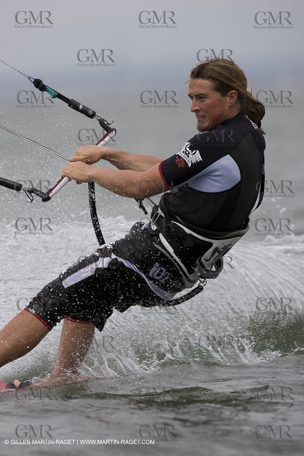 08 05 2008 - Port Saint Louis du Rhône (FRA, 13) - kite surfer Alexandre Caizergues training