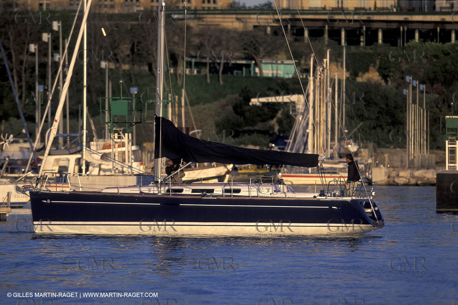 Cruising monohull mooring