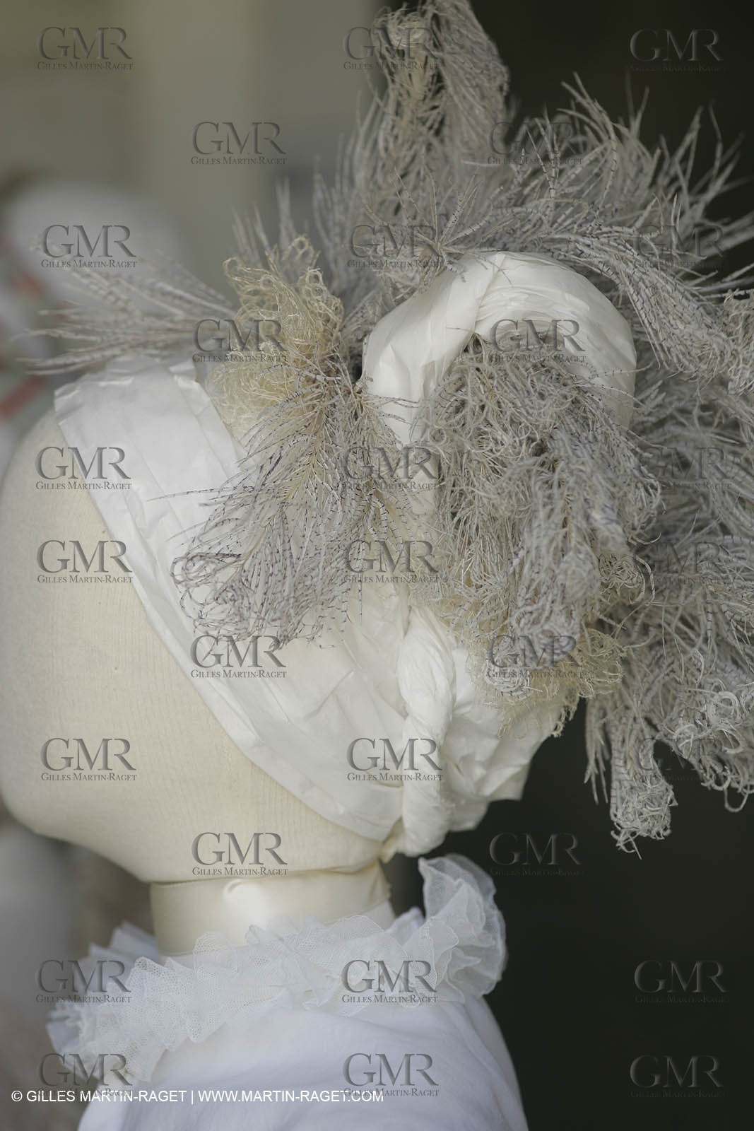 May 2004 - La Tour d'Aigues (FRA, 84) - Old costumes for women of the South exhibition