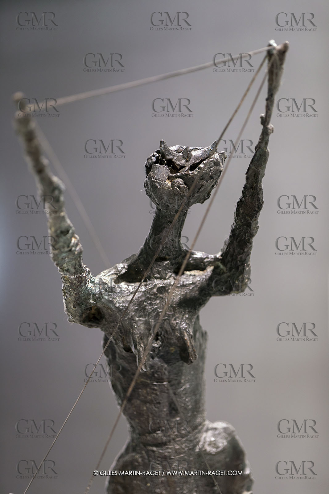 30 10 2023, Montpellier (FRA), oeuvre de Germaine Richier, Exposition Centre Pompidou - Musée Fabre 2023, La Fourmi 1953, Bronze patiné foncé, Epreuve d'exposition, Fondeur : L. Thinot, Paris, 99 x 88 x 66 cm, Collection particulière