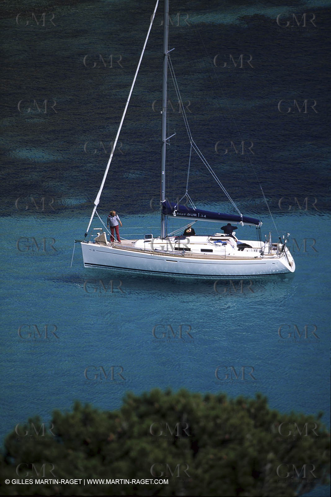 Cruising monohull mooring