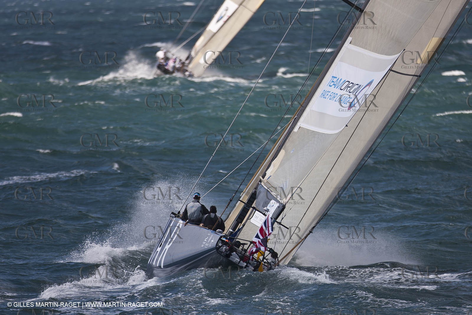05 08 2010 - Cowes (UK, IOW) - The 1851 Cup -  BMW ORACLE Racing -  - Round The Island Race - From Ste Catherine to the Needles.