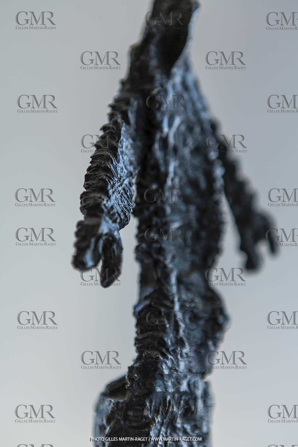 12 07 2020, St Rémy de Provence (FRA,13), Oeuvre de Germaine Richier, Guerrier n° 15 1955, Bronze patiné foncé, Numéroté 3 8, Fondeur : C. Valsuani, Paris, 27 x 9 x 12,5 cm, Collection famille Germaine Richier