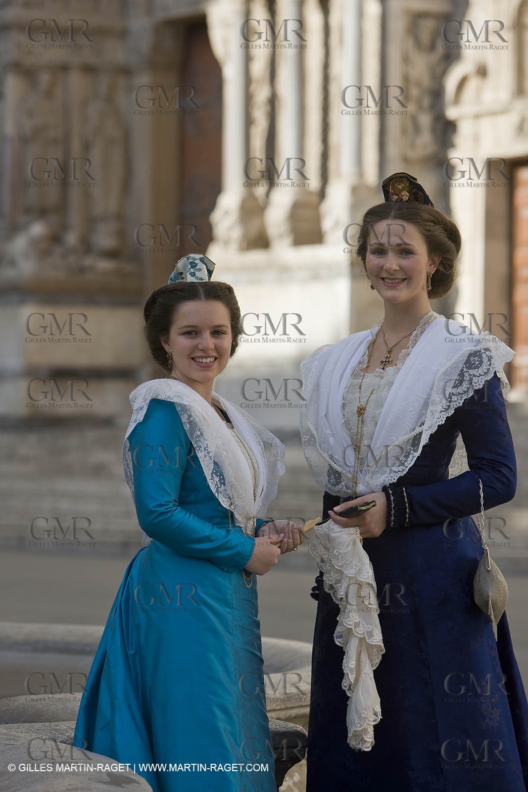 17 juin 2008 - Arles (Fra,13) - two queen if Arles, Caroline Serre et Nathalie Chay