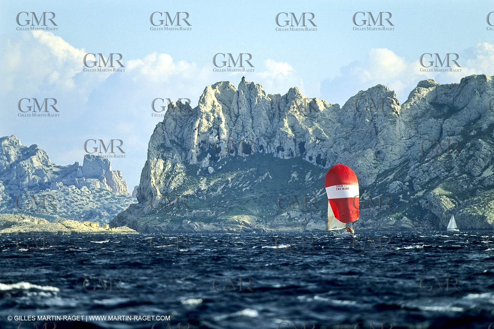 Crusing monohull sailing